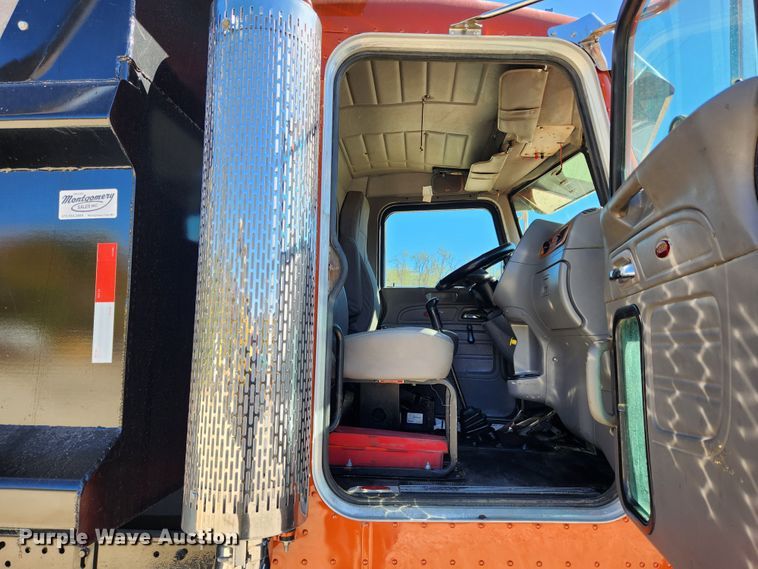 image for item MK9449 2007 Peterbilt 357  dump truck