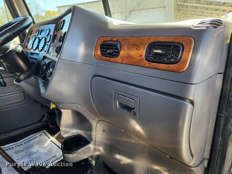 image for item MK9449 2007 Peterbilt 357  dump truck