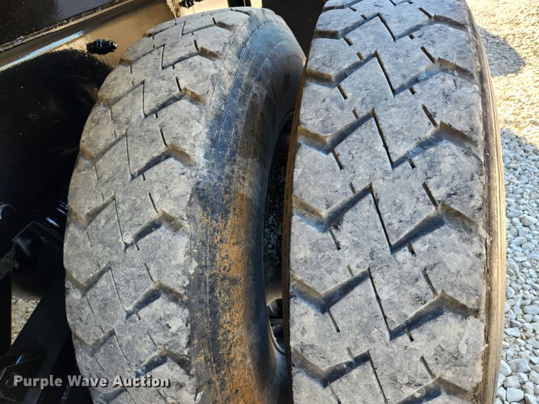 image for item MK9449 2007 Peterbilt 357  dump truck