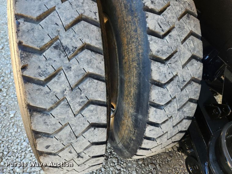 image for item MK9449 2007 Peterbilt 357  dump truck