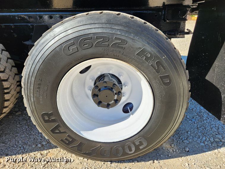 image for item MK9449 2007 Peterbilt 357  dump truck