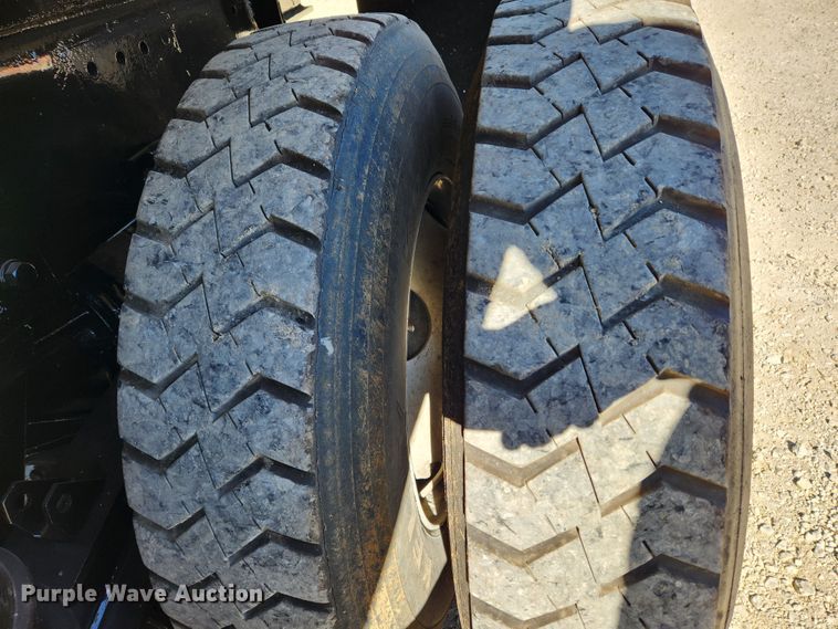 image for item MK9449 2007 Peterbilt 357  dump truck