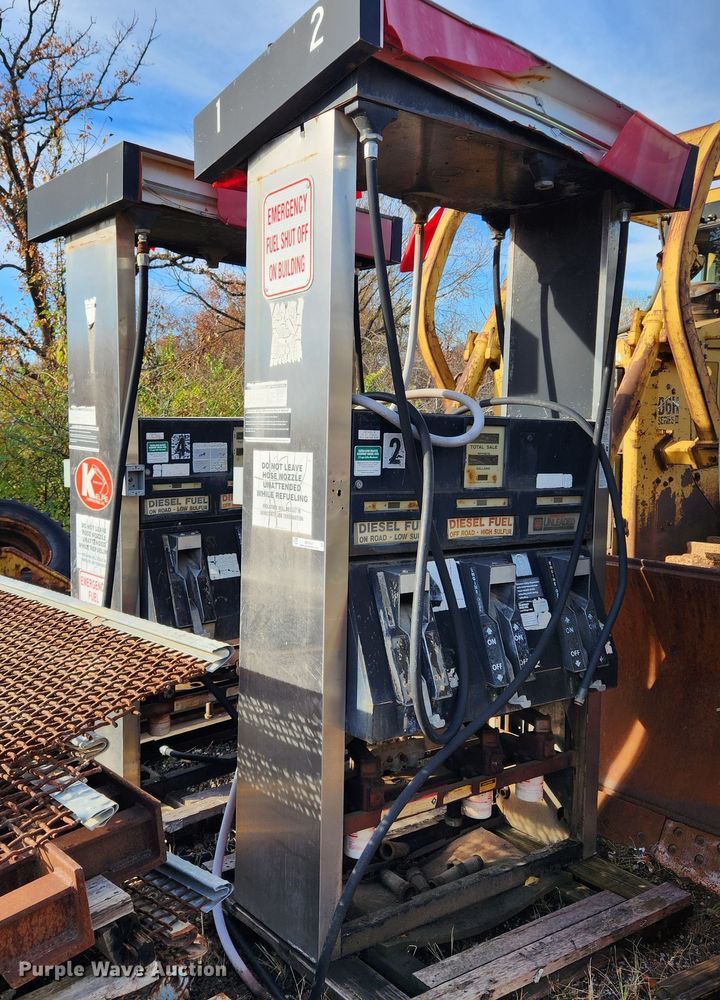 image for item MK9481 (2) fuel pumps