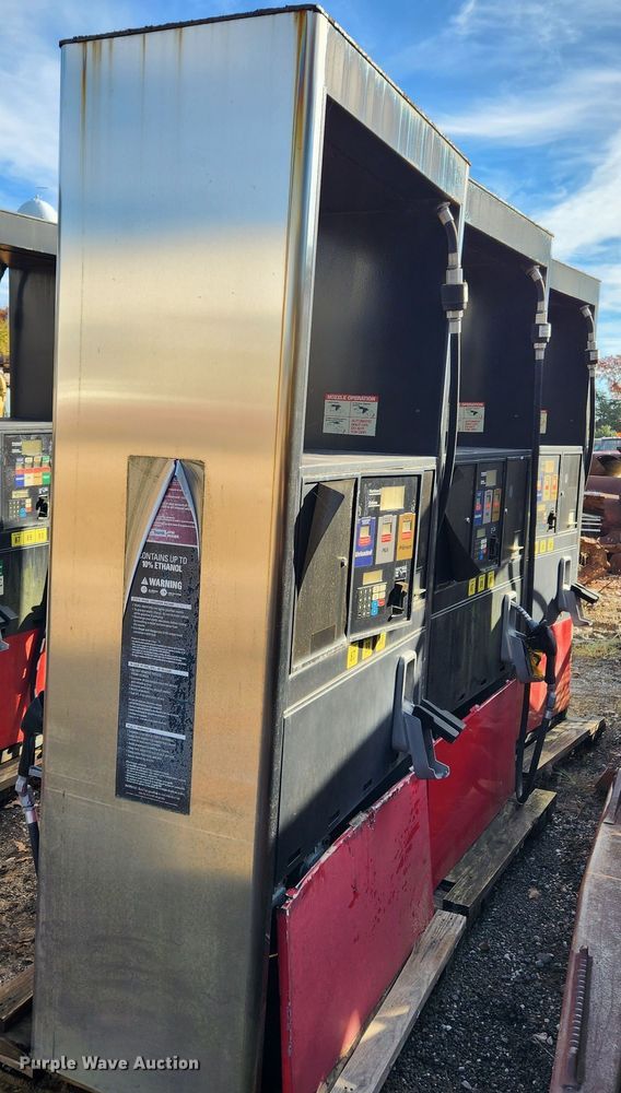 image for item MK9482 (3) fuel pumps