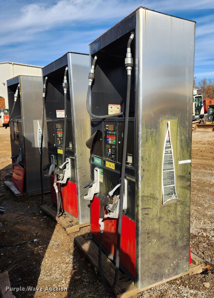 image for item MK9483 (3) fuel pumps