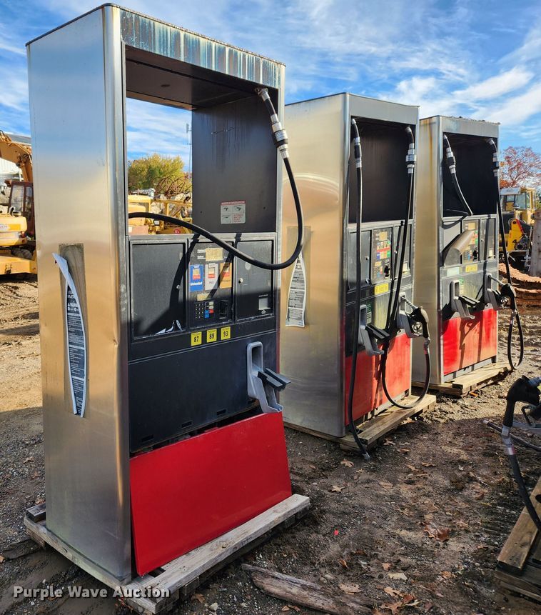 image for item MK9483 (3) fuel pumps