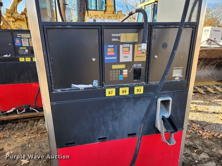 image for item MK9483 (3) fuel pumps