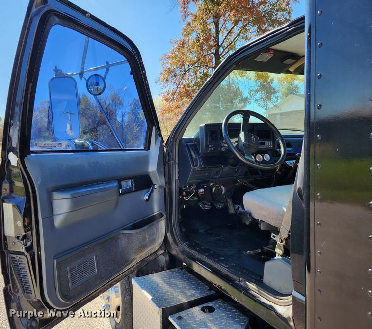 image for item MK9499 1994 Chevrolet Kodiak C6500  flatbed truck