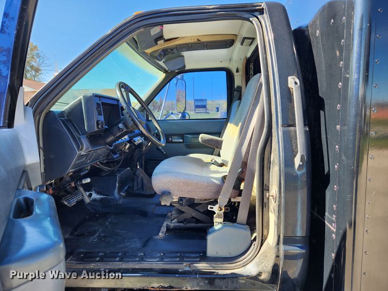 image for item MK9499 1994 Chevrolet Kodiak C6500  flatbed truck