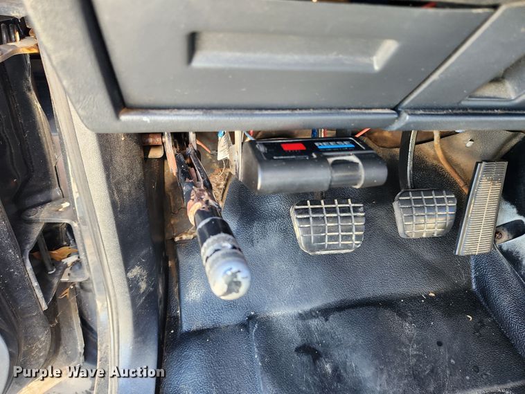 image for item MK9499 1994 Chevrolet Kodiak C6500  flatbed truck