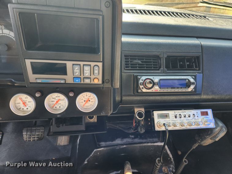 image for item MK9499 1994 Chevrolet Kodiak C6500  flatbed truck