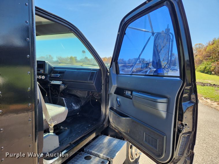 image for item MK9499 1994 Chevrolet Kodiak C6500  flatbed truck