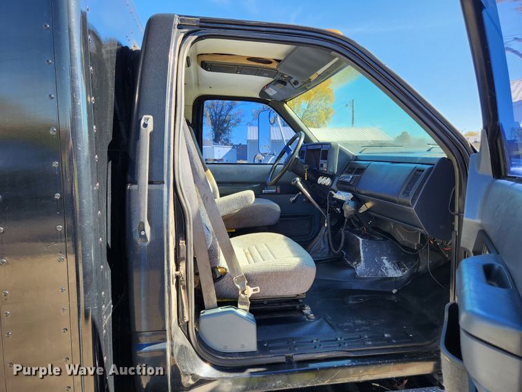 image for item MK9499 1994 Chevrolet Kodiak C6500  flatbed truck