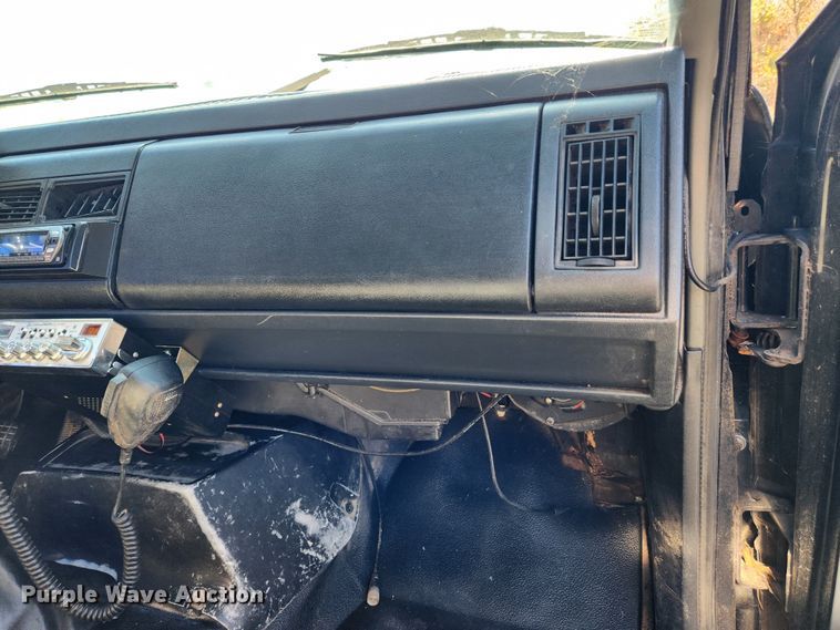 image for item MK9499 1994 Chevrolet Kodiak C6500  flatbed truck