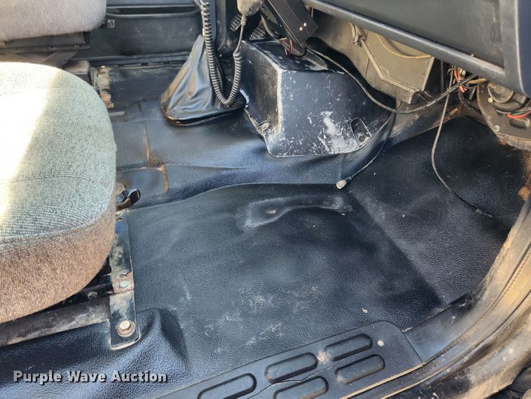 image for item MK9499 1994 Chevrolet Kodiak C6500  flatbed truck