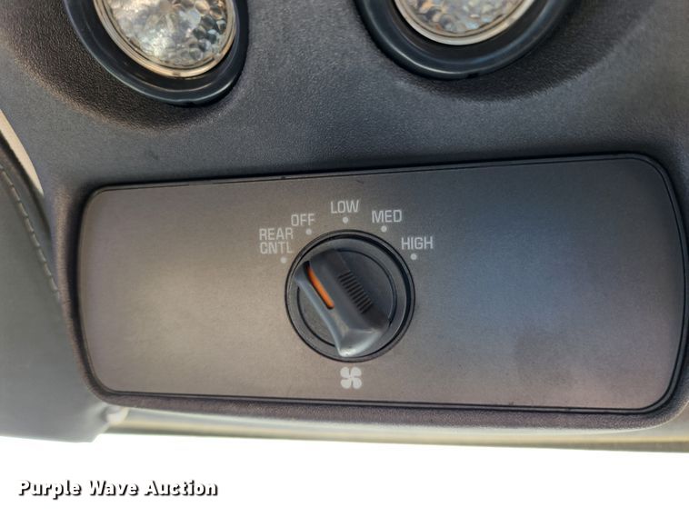 image for item MK9499 1994 Chevrolet Kodiak C6500  flatbed truck