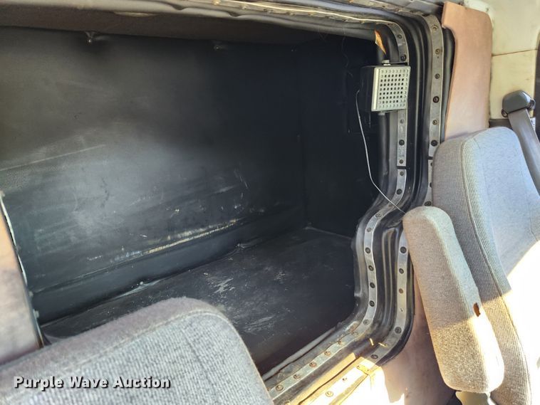 image for item MK9499 1994 Chevrolet Kodiak C6500  flatbed truck