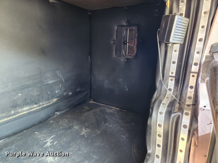 image for item MK9499 1994 Chevrolet Kodiak C6500  flatbed truck