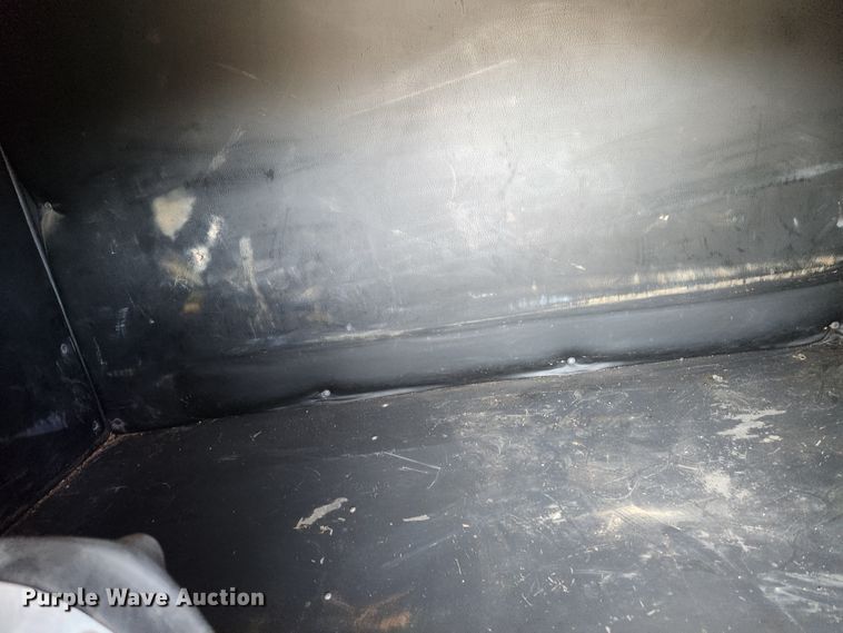 image for item MK9499 1994 Chevrolet Kodiak C6500  flatbed truck