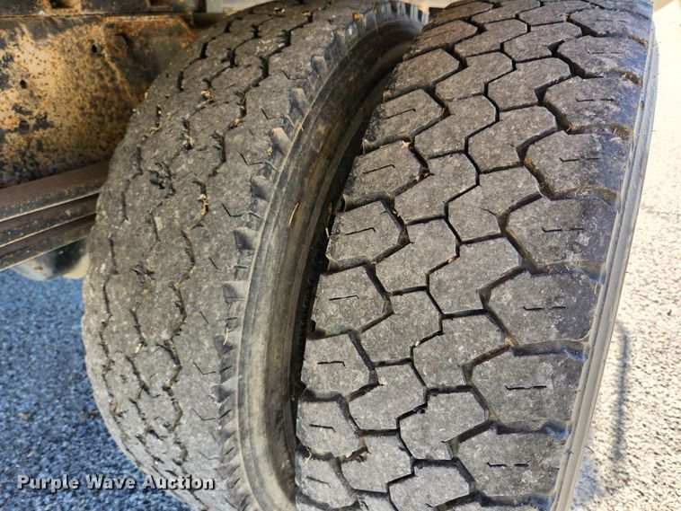 image for item MK9499 1994 Chevrolet Kodiak C6500  flatbed truck