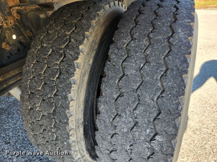 image for item MK9499 1994 Chevrolet Kodiak C6500  flatbed truck