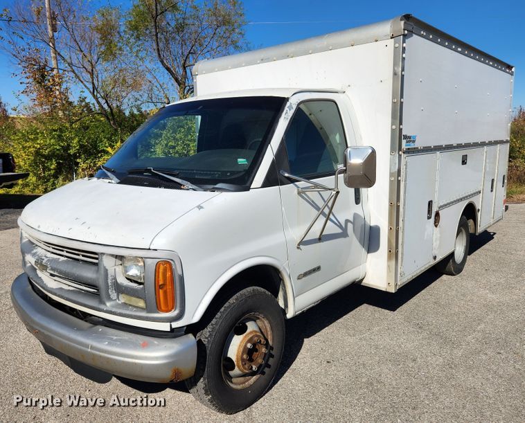 image for item MK9500 2002 Chevrolet Express G3500  box truck