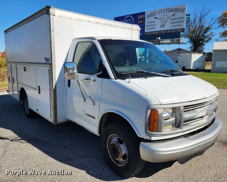 image for item MK9500 2002 Chevrolet Express G3500  box truck