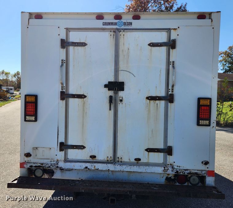 image for item MK9500 2002 Chevrolet Express G3500  box truck