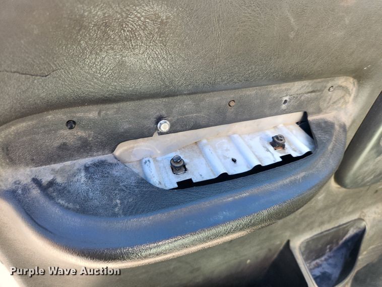 image for item MK9500 2002 Chevrolet Express G3500  box truck