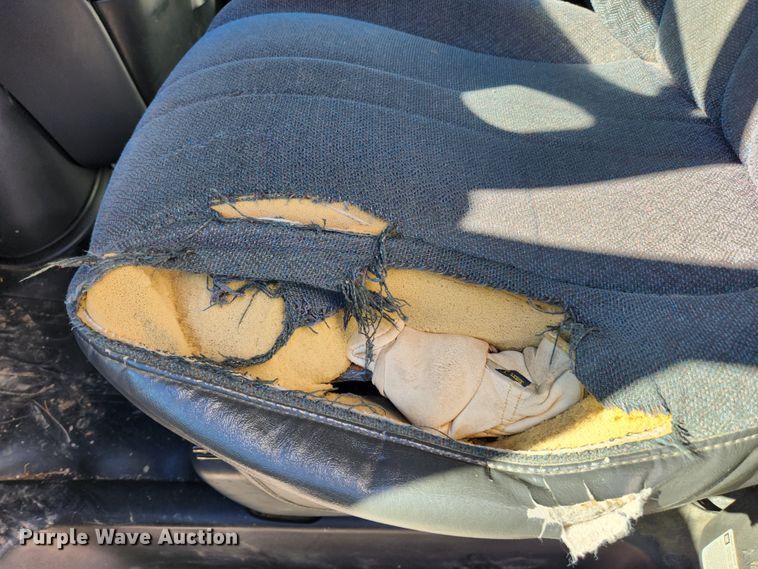 image for item MK9500 2002 Chevrolet Express G3500  box truck