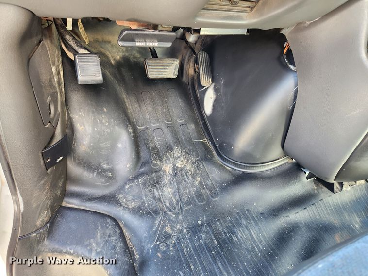 image for item MK9500 2002 Chevrolet Express G3500  box truck