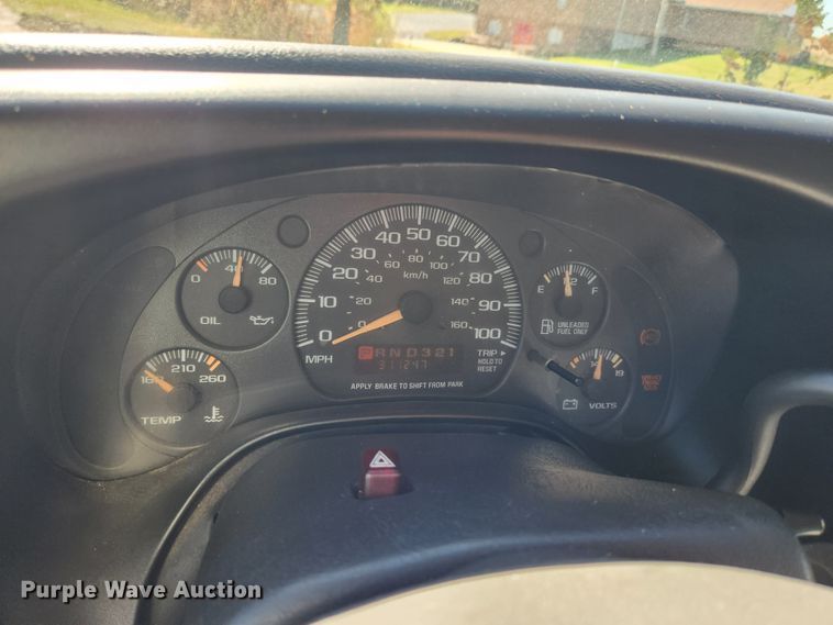 image for item MK9500 2002 Chevrolet Express G3500  box truck