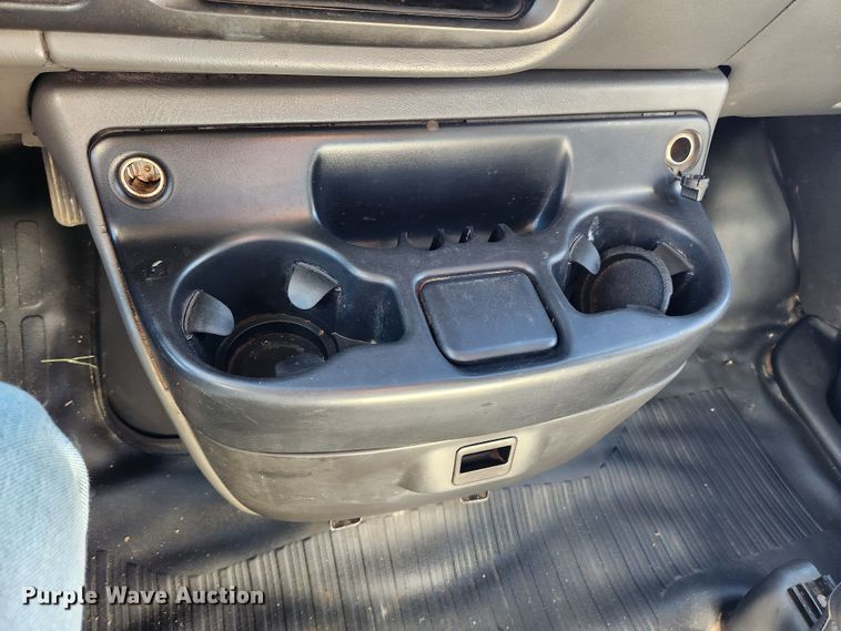 image for item MK9500 2002 Chevrolet Express G3500  box truck