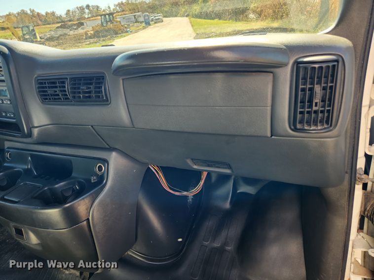 image for item MK9500 2002 Chevrolet Express G3500  box truck