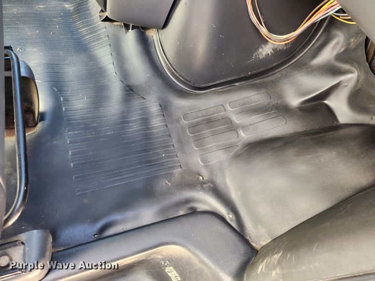 image for item MK9500 2002 Chevrolet Express G3500  box truck