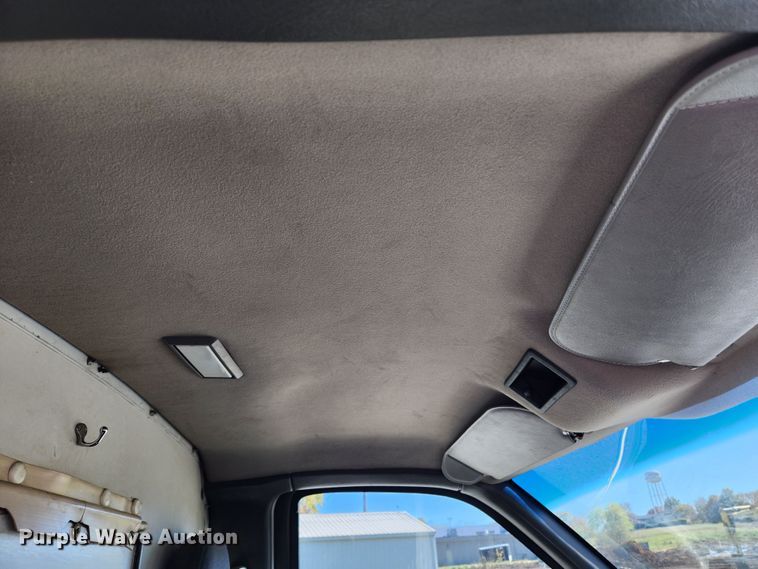 image for item MK9500 2002 Chevrolet Express G3500  box truck