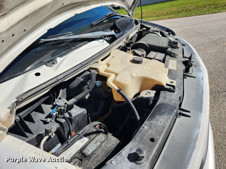 image for item MK9500 2002 Chevrolet Express G3500  box truck