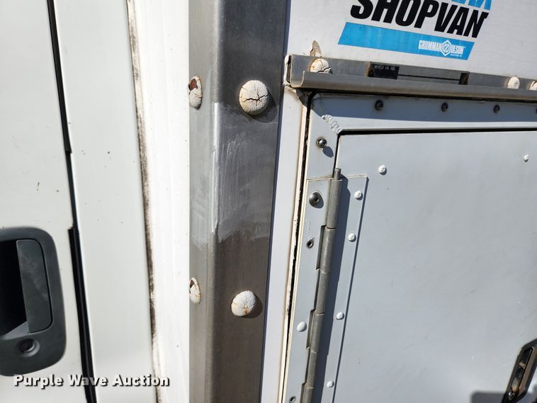 image for item MK9500 2002 Chevrolet Express G3500  box truck