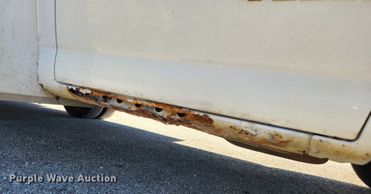 image for item MK9500 2002 Chevrolet Express G3500  box truck