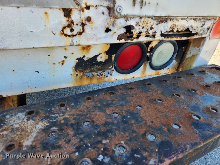 image for item MK9500 2002 Chevrolet Express G3500  box truck