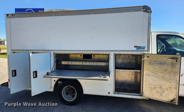 image for item MK9500 2002 Chevrolet Express G3500  box truck