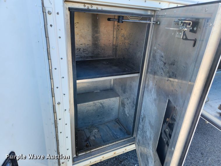 image for item MK9500 2002 Chevrolet Express G3500  box truck