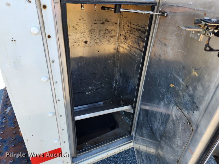 image for item MK9500 2002 Chevrolet Express G3500  box truck