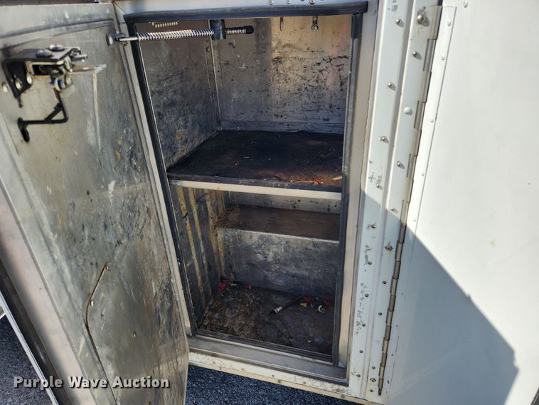 image for item MK9500 2002 Chevrolet Express G3500  box truck