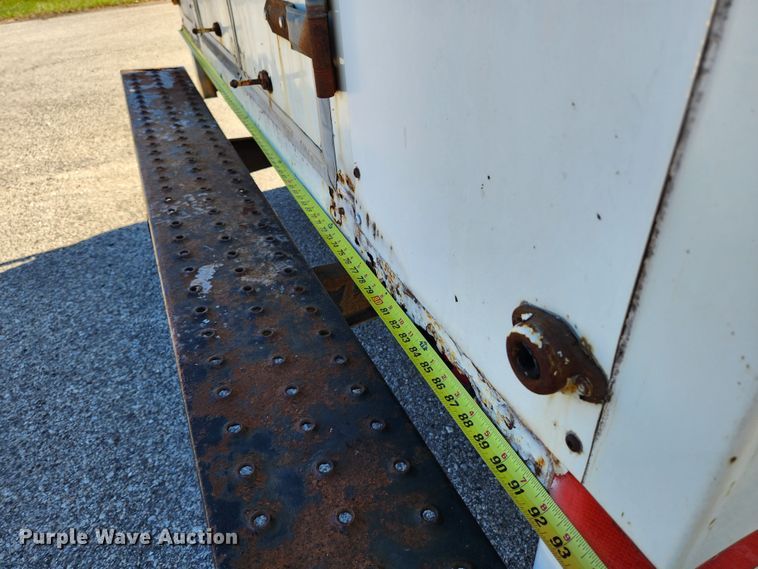 image for item MK9500 2002 Chevrolet Express G3500  box truck