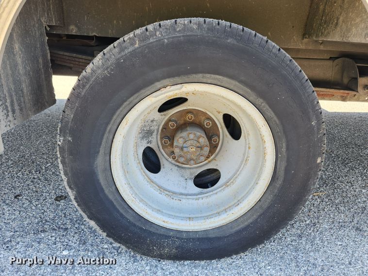 image for item MK9500 2002 Chevrolet Express G3500  box truck