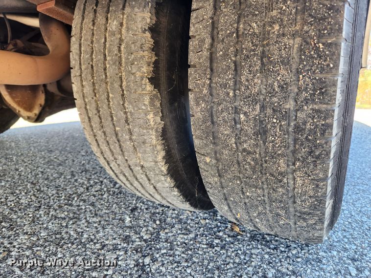 image for item MK9500 2002 Chevrolet Express G3500  box truck