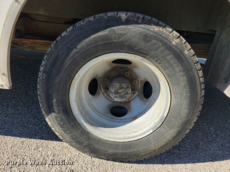 image for item MK9500 2002 Chevrolet Express G3500  box truck