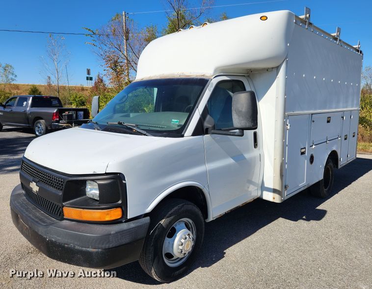 image for item MK9501 2005 Chevrolet Express G3500  box truck