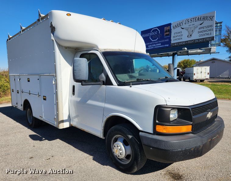 image for item MK9501 2005 Chevrolet Express G3500  box truck